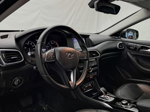 Used 2018 INFINITI QX30 Luxury AWD image 7