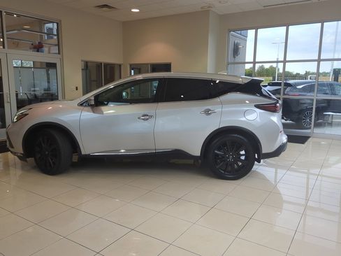 Used 2023 Nissan Murano SL w/ SL Moonroof Package image 2