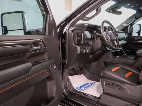 Used 2024 GMC Sierra 2500 AT4 w/ AT4 Premium Plus Package AWD/4WD image 3
