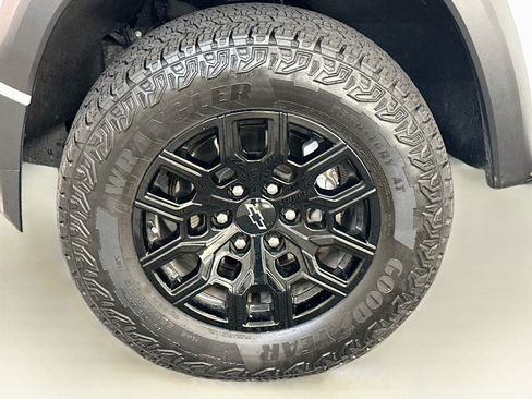 Used 2025 Chevrolet Colorado Trail Boss w/ LPO, Tailgate Decal Package AWD/4WD image 34