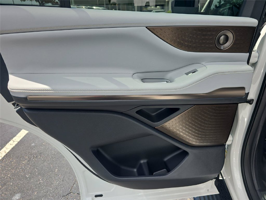 New 2027 Lincoln Navigator Black Label RWD image 12