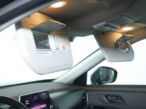 Used 2023 Nissan Rogue S image 19