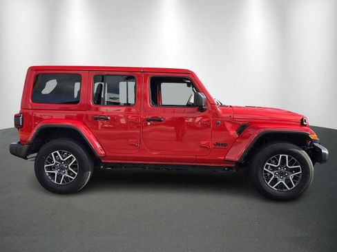 Used 2025 Jeep Wrangler Unlimited Sahara AWD/4WD image 6