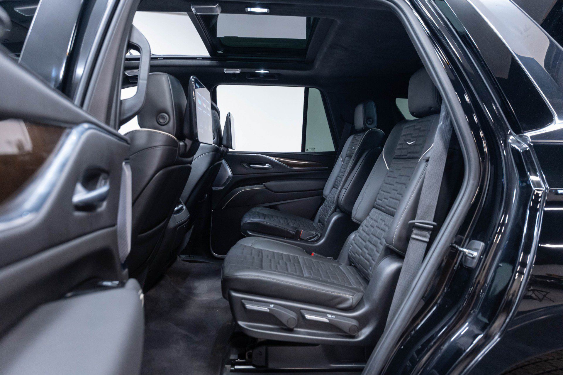 Used 2024 Cadillac Escalade Premium Luxury Platinum AWD/4WD image 21