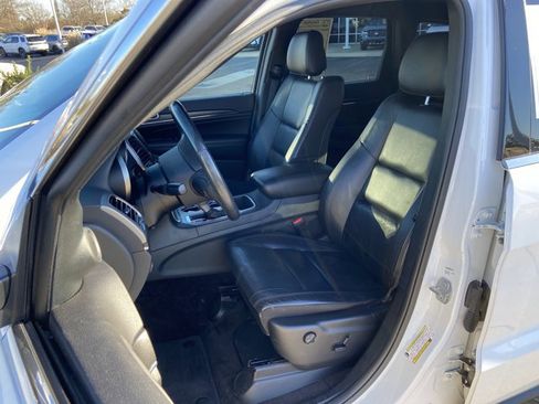 Used 2018 Jeep Grand Cherokee Limited image 17