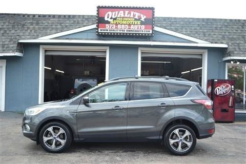 Used 2017 Ford Escape SE w/ SE Leather Comfort Package FWD image 1