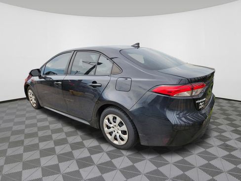 Used 2021 Toyota Corolla LE w/ Carpet Mat Package (TMS) FWD image 3