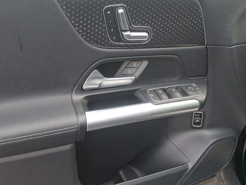 Used 2025 Mercedes-Benz GLA 250 4MATIC image 12