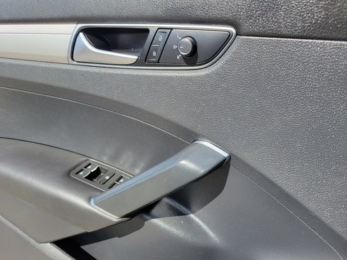 Used 2017 Volkswagen Passat 1.8T S image 6