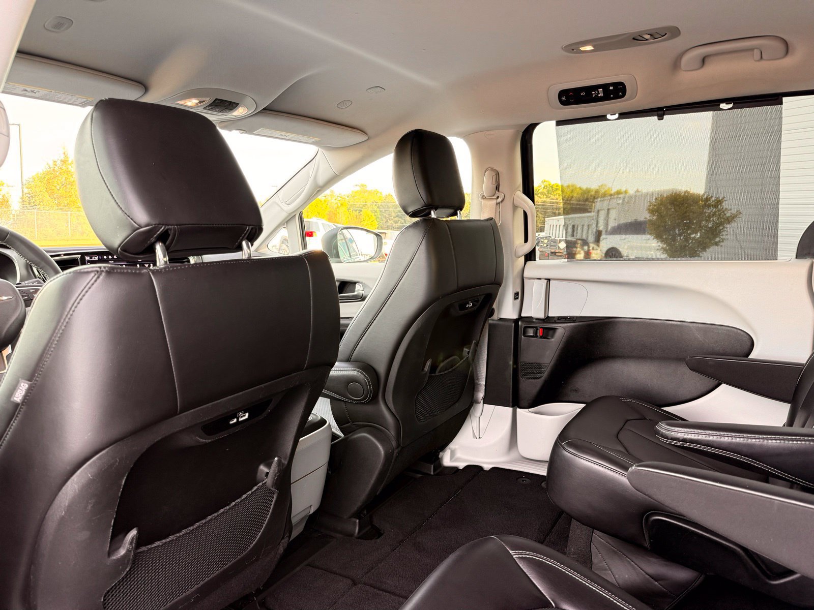 Used 2023 Chrysler Pacifica Touring-L FWD image 22
