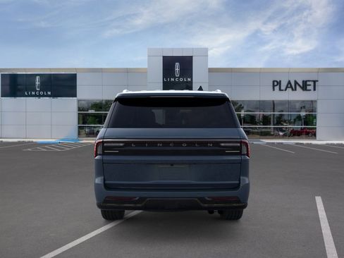 New 2026 Lincoln Navigator L Premier AWD/4WD image 5