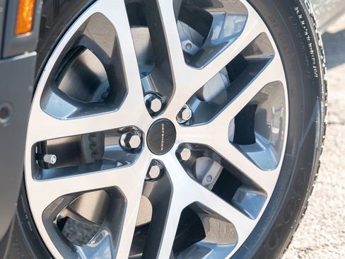 New 2026 Land Rover Defender 110 S image 9