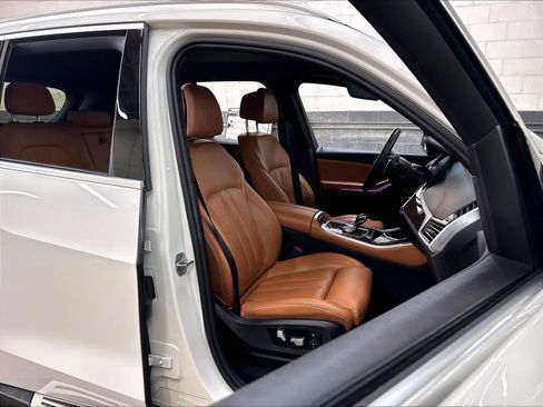 Used 2022 BMW X5 xDrive45e w/ Luxury Seating Package AWD/4WD image 10