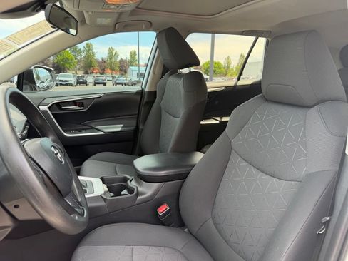 Used 2021 Toyota RAV4 XLE w/ Convenience Package AWD/4WD image 15