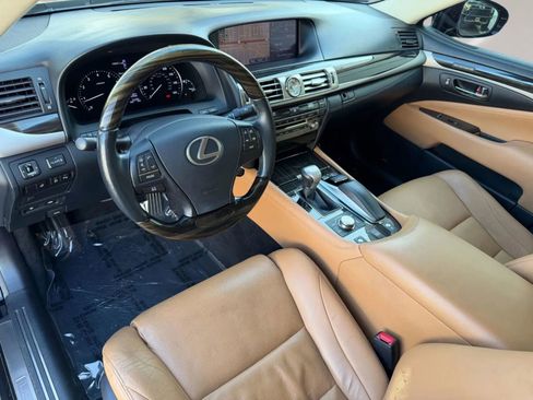 Used 2013 Lexus LS 460 w/ Comfort Pkg RWD image 10