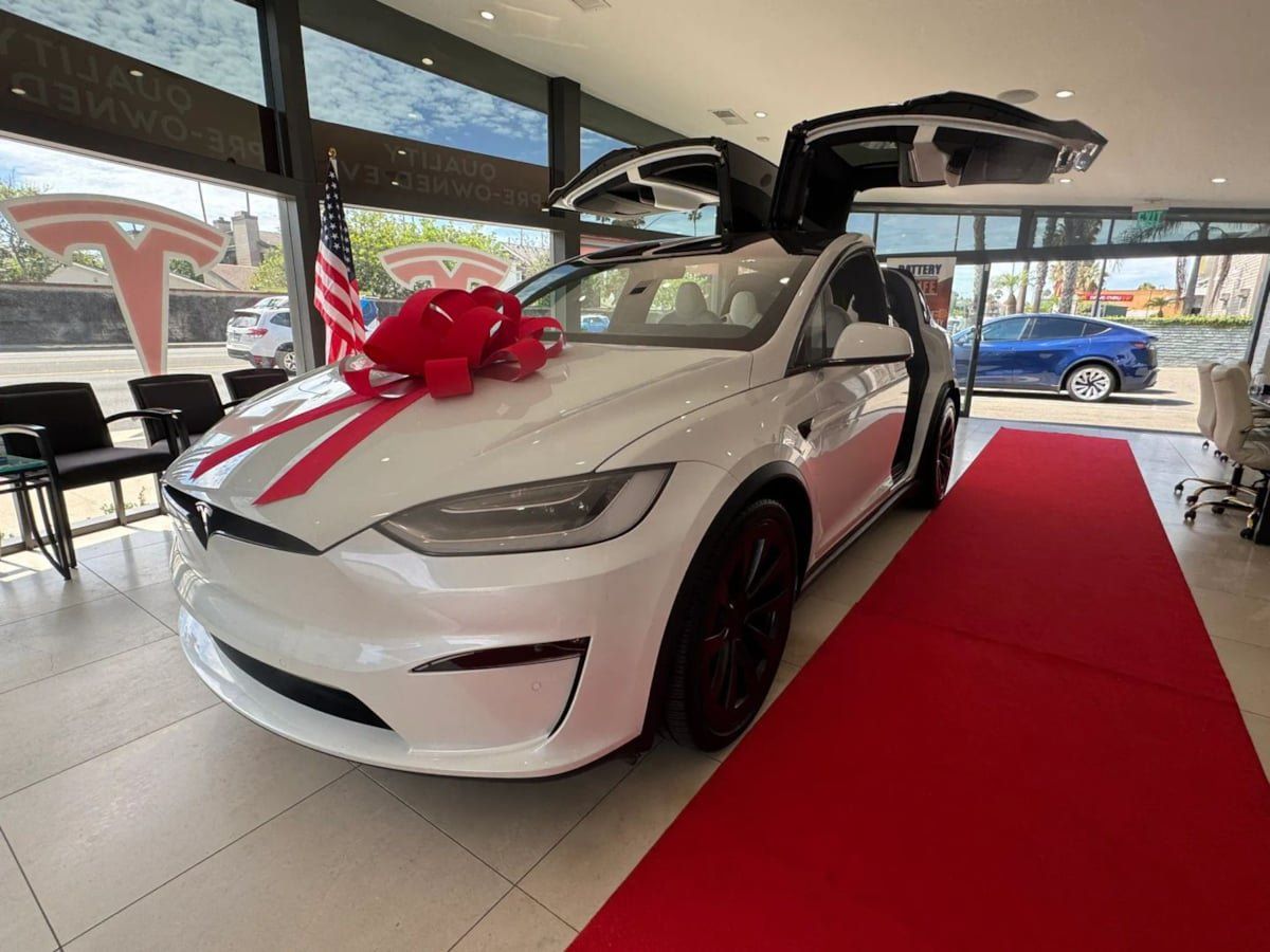 Used 2023 Tesla Model X AWD/4WD image 6