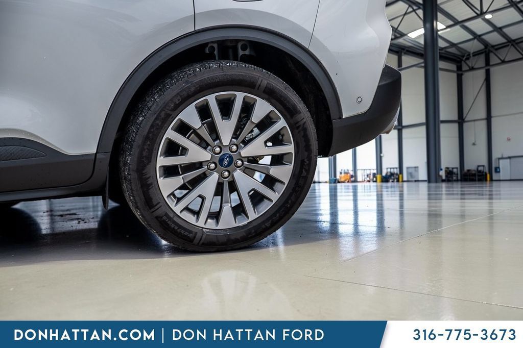 Used 2021 Ford Escape Titanium AWD/4WD image 30