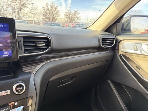 Used 2020 Ford Explorer Limited image 21