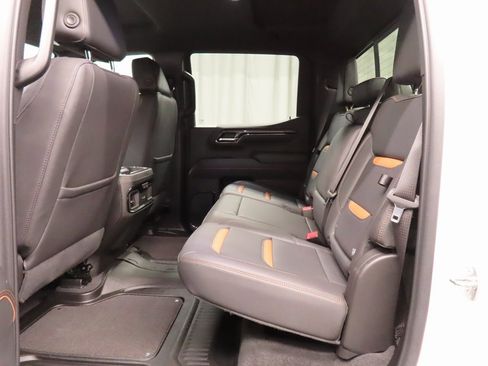 Used 2024 GMC Sierra 1500 AT4 w/ Technology Package image 10