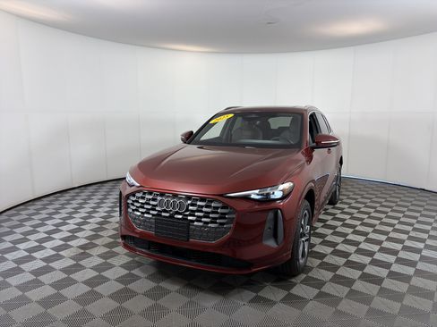 Certified 2025 Audi Q5 Premium Plus w/ Premium Plus image 2