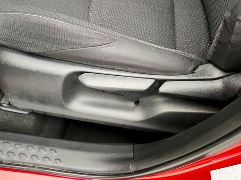 Used 2019 Toyota C-HR LE FWD image 11
