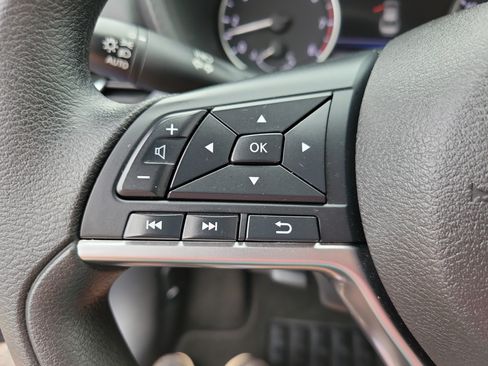 Used 2025 Nissan Sentra SV FWD image 21