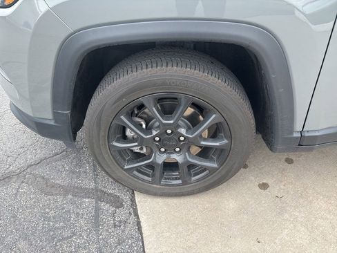 Used 2023 Jeep Compass Altitude w/ Convenience Group AWD/4WD image 10