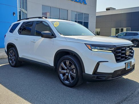 Used 2025 Honda Pilot Sport image 3