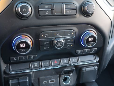 Used 2022 Chevrolet Silverado 2500 LTZ w/ LTZ Convenience Package image 28