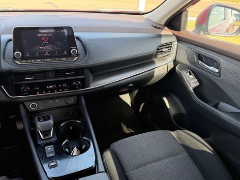 Certified 2023 Nissan Rogue SV FWD image 12