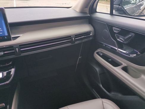 New 2026 Lincoln Corsair Premiere image 17