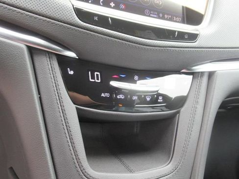 New 2025 Cadillac XT6 Luxury image 23