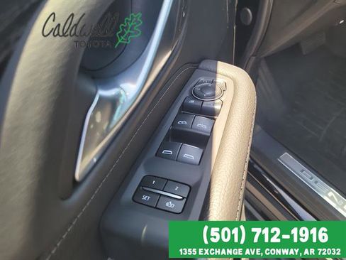 Used 2024 GMC Yukon XL Denali w/ Denali Reserve Package AWD/4WD image 10