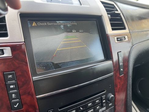 Used 2012 Cadillac Escalade EXT Luxury AWD/4WD image 24