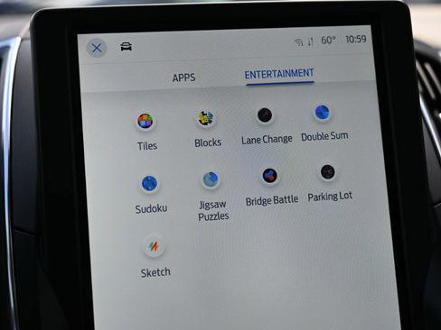 Used 2024 Ford Edge Titanium image 27