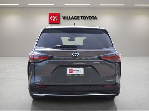 Used 2025 Toyota Sienna Limited FWD image 4