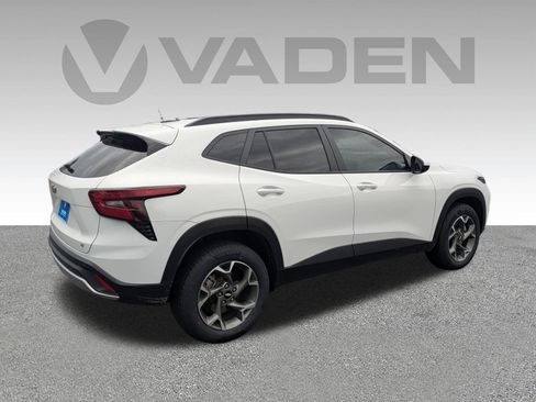 Used 2024 Chevrolet Trax LT w/ Driver Confidence Package image 24