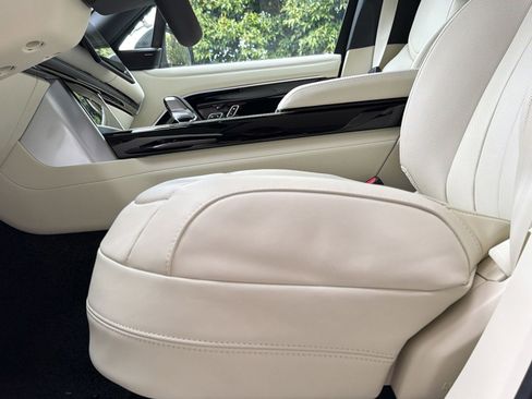 New 2026 Land Rover Range Rover SE image 22