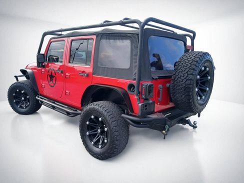 Used 2015 Jeep Wrangler Unlimited Sahara w/ Connectivity Group AWD/4WD image 5