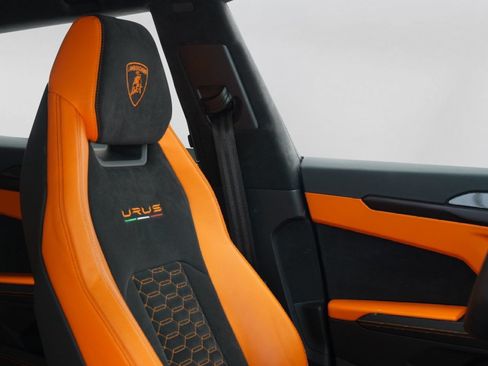 Used 2022 Lamborghini Urus AWD/4WD image 44