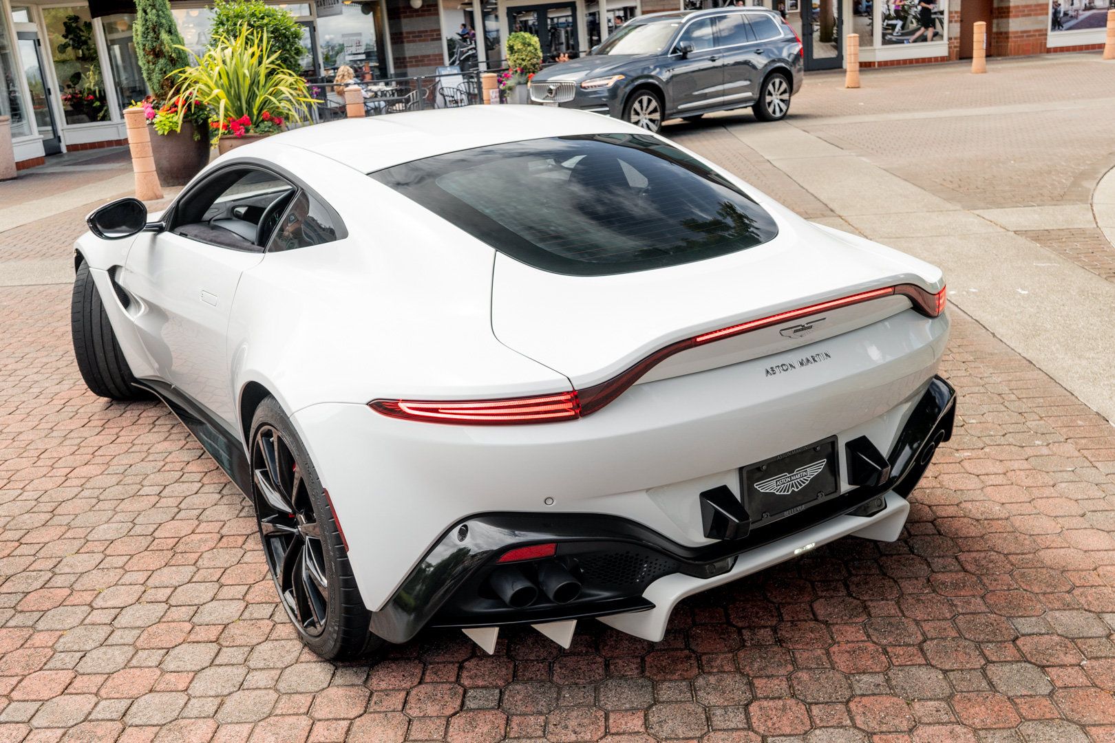 Used 2020 Aston Martin V8 Vantage Coupe RWD image 39