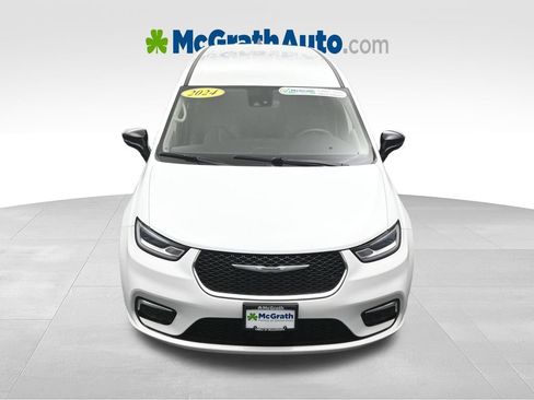 Used 2024 Chrysler Pacifica Touring-L FWD image 30