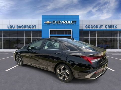 Used 2025 Hyundai Elantra SEL FWD image 6