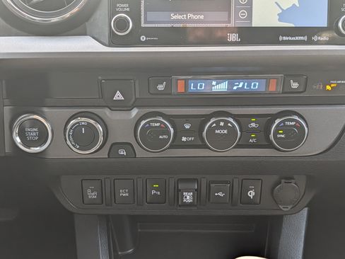 Certified 2022 Toyota Tacoma TRD Sport w/ TRD Premium Sport Package AWD/4WD image 31