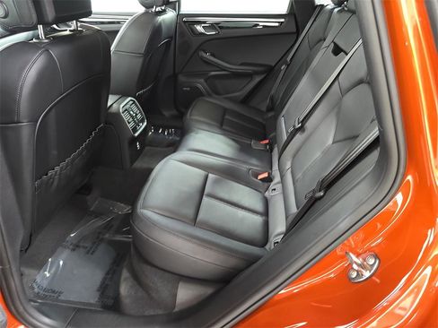 Certified 2025 Porsche Macan image 24