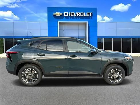 New 2026 Chevrolet Trax LT w/ LT Convenience Package image 2