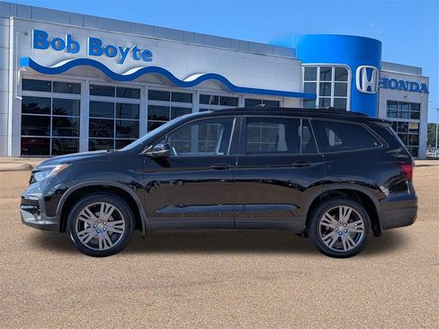 Certified 2022 Honda Pilot Sport image 2