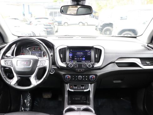 Used 2024 GMC Terrain SLT image 16