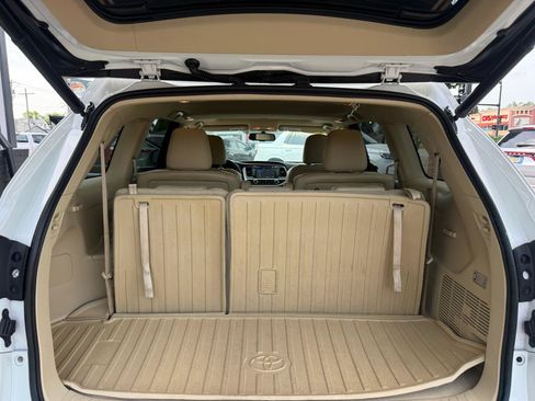 Used 2015 Toyota Highlander XLE AWD/4WD image 21