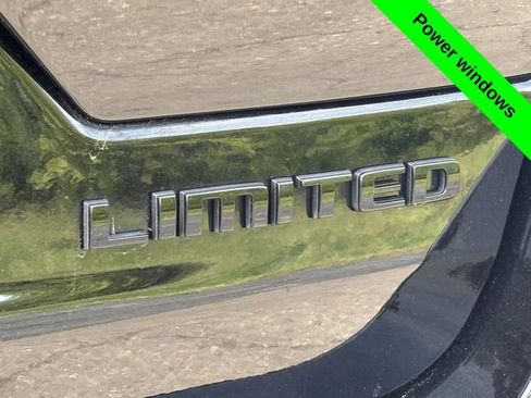 Used 2023 Jeep Grand Cherokee Limited w/ Black Appearance Package AWD/4WD image 37